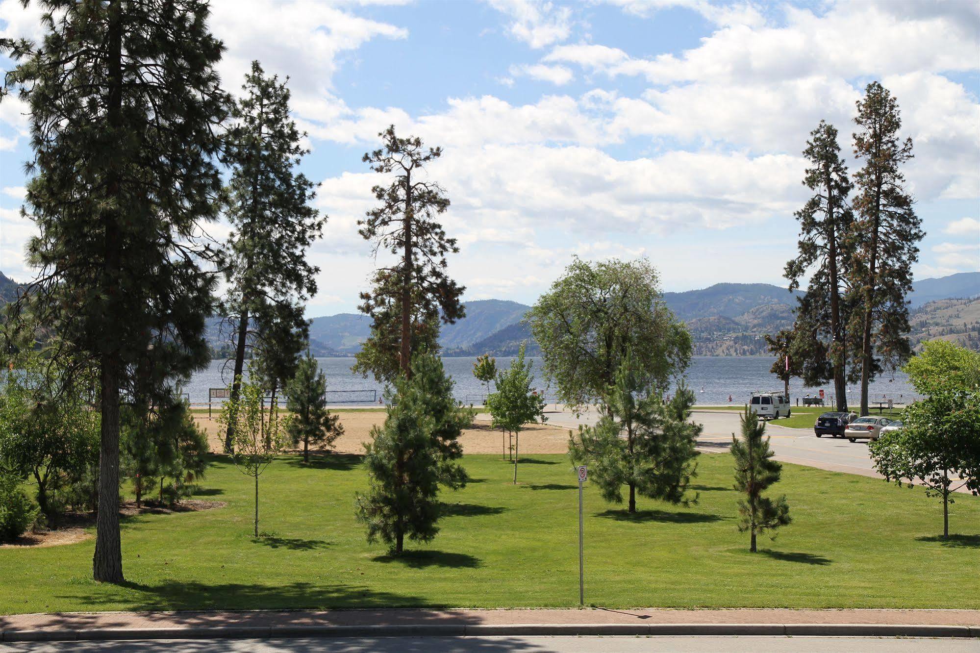 Waterfront Inn Pentiction Zewnętrze zdjęcie